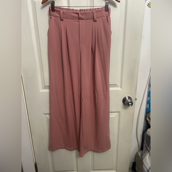 HALARA Pants - !!SOLD!! SOLD!! Halara wide leg pants stretchy waist pink color, pockets women’s